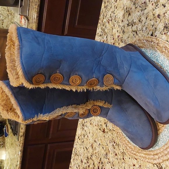 Size 10 suede boots, no wear on toes or anywhere on both boots - Picture 1 of 9
